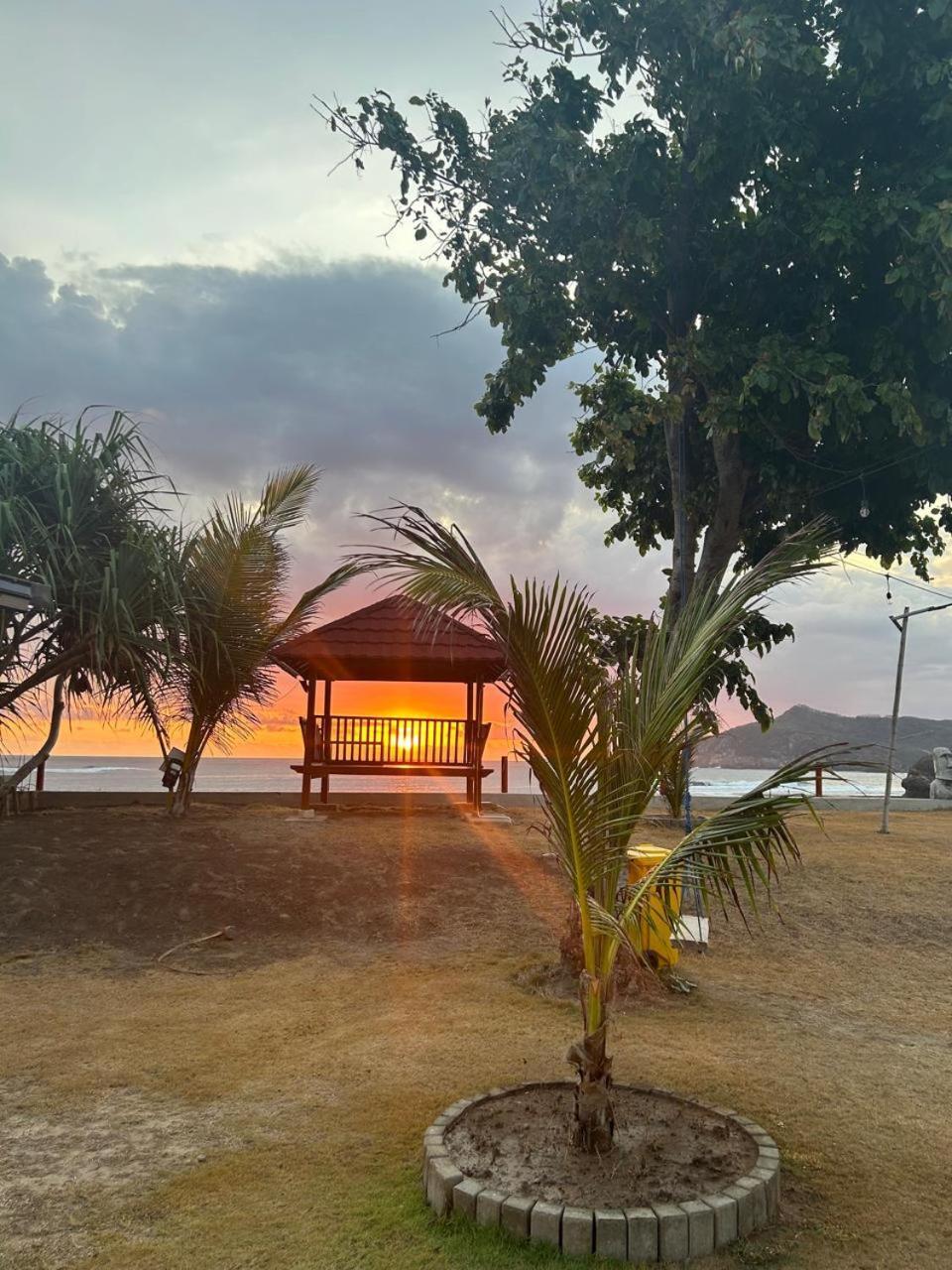 Mama Nings Beach Hotel Sekongkang Exterior foto