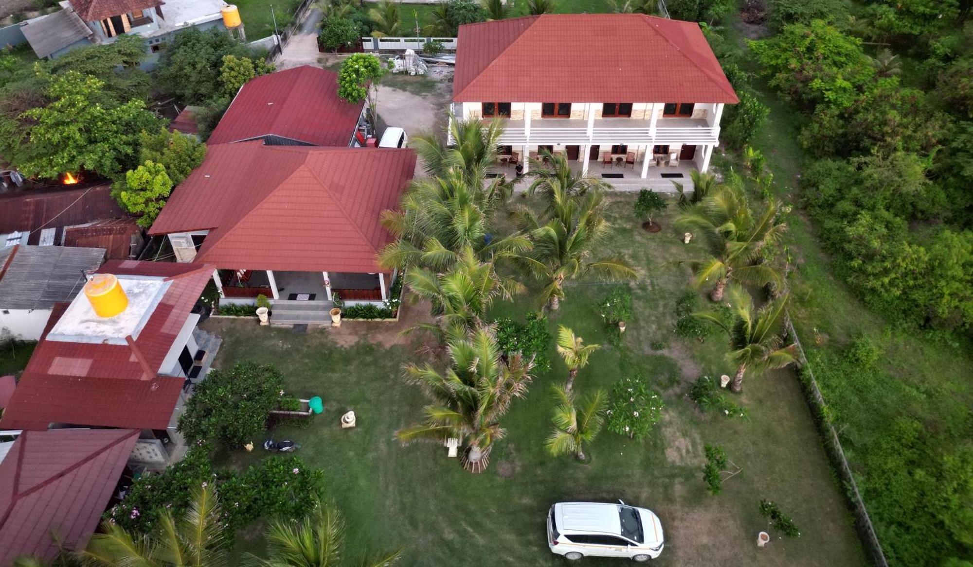 Mama Nings Beach Hotel Sekongkang Exterior foto